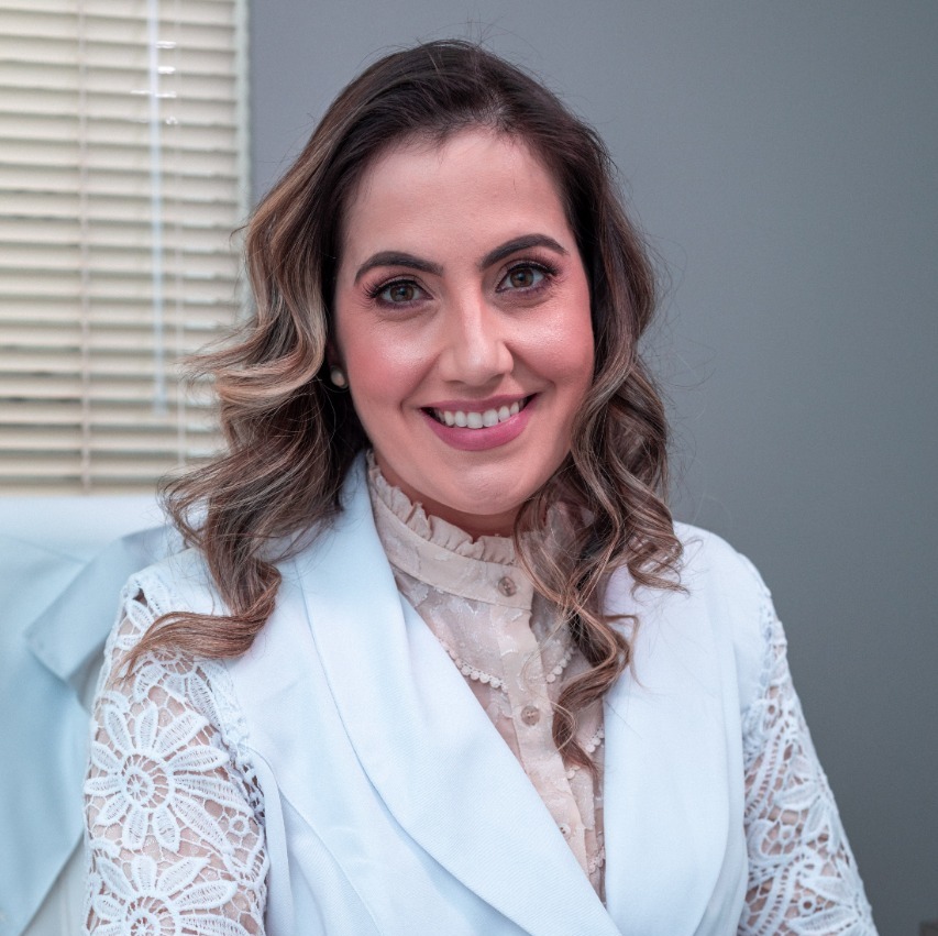 Larissa Pakuszevski Savi Larissa Pakuszevski Savi