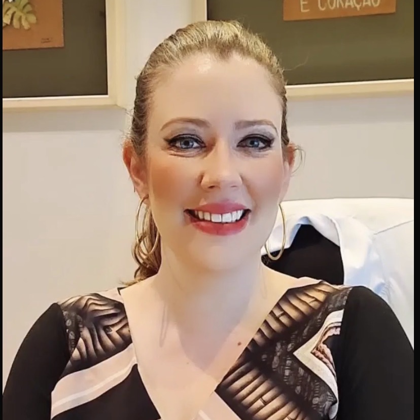 Janaína de Oliveira Dias Janaína de Oliveira Dias