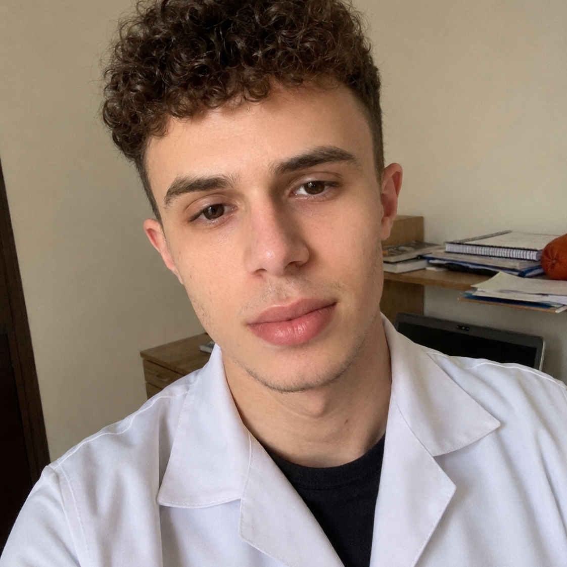 Dr. Carlos Ara�jo
