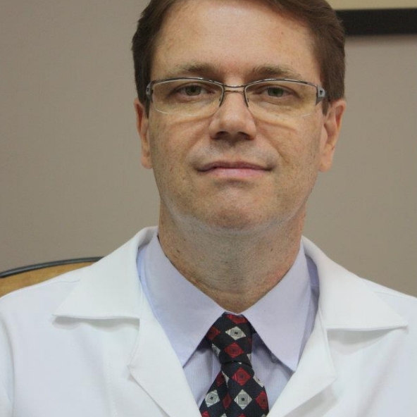 Dr. Mauricio Freire