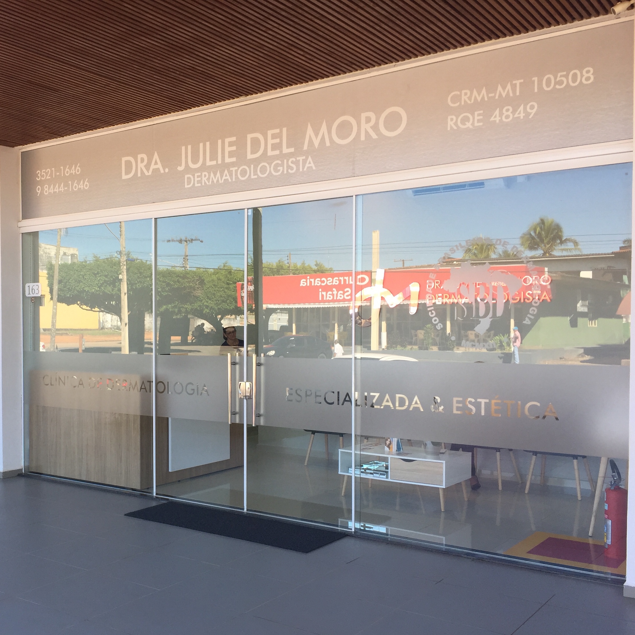 Dr Julie Del Moro - Clnica de Dermatologia Especializada & Esttica
