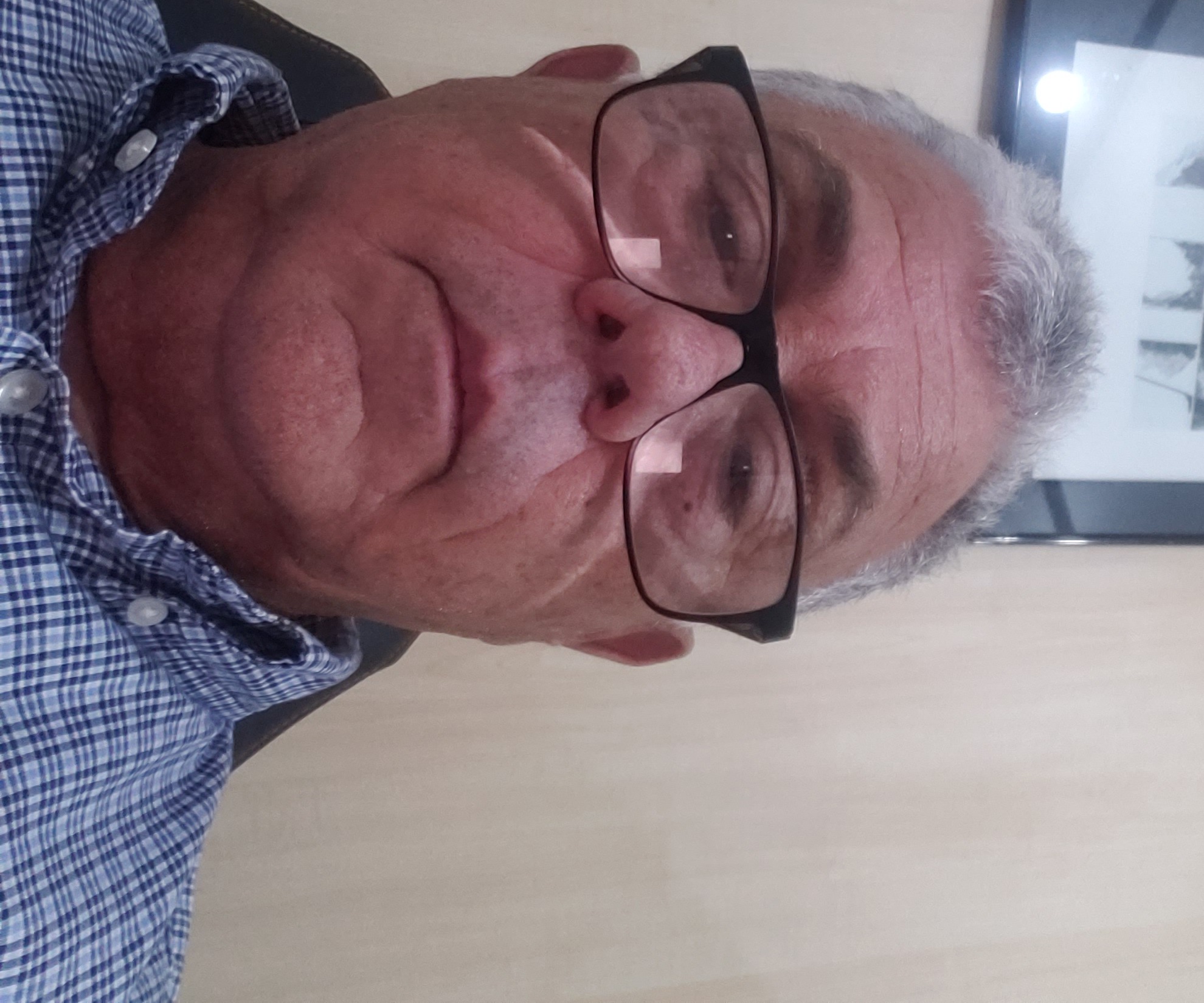 Eduardo Flores Eduardo Flores