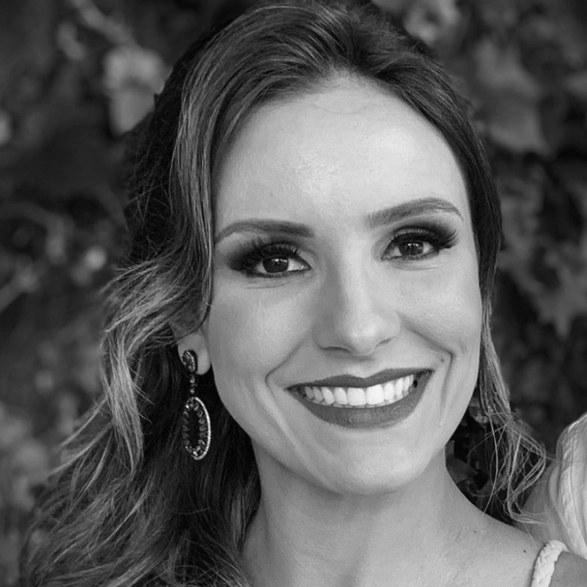 Marcelle de Paula Sinder Marcelle de Paula Sinder